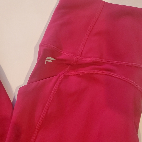Fabletics Oasis High-Waisted 7/8 Leggings - Picture 8 of 11